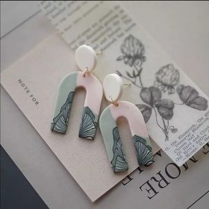 Sweet Dangle Fashion Earrings, NWT